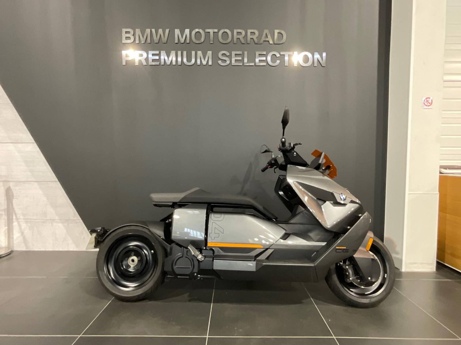 Achetez un BMW CE-04 15 KW chez Normandy motos.